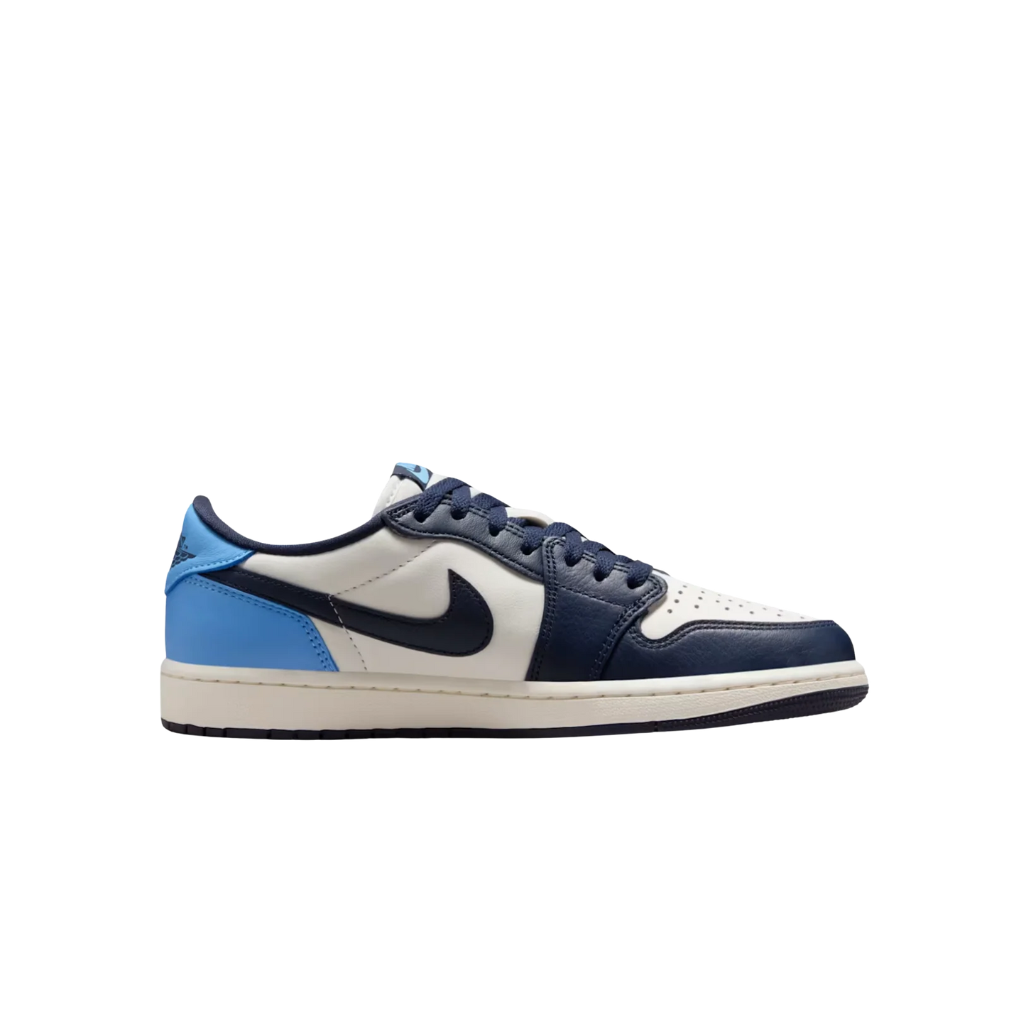 Jordan 1 Low OG Obsidian – vue latérale des baskets rétro en cuir bleu marine et bleu clair avec Swoosh Nike, semelle crème et silhouette basse.