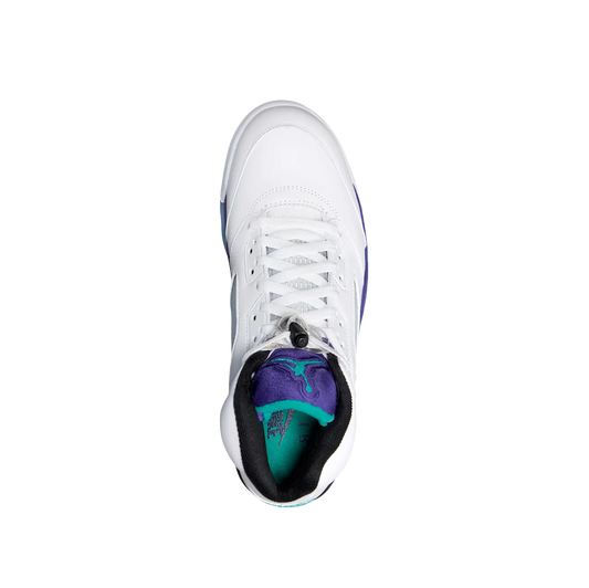 Jordan 5 OG Grape – vue dessus des baskets rétro avec languette violette, col rembourré et laçage signature avec bloque-lacets