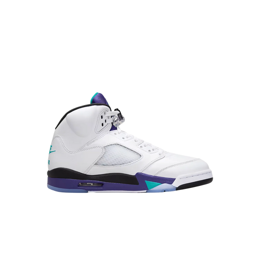 Jordan 5 OG Grape – vue latérale des baskets rétro en cuir blanc avec détails Grape Ice et semelle amortie Nike Air