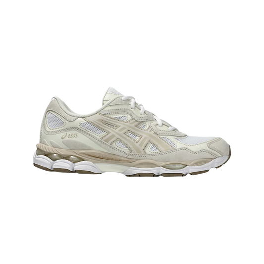 Asics GEL NYC Feather Grey – vue latérale  des baskets rétro-tech avec tige en cuir et textile et détails crème