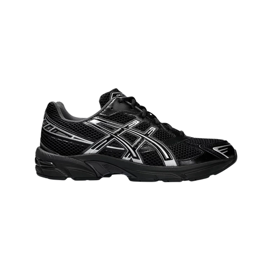 ASICS GEL 1130 Black – vue latérale des baskets rétro-tech unisexe avec tige noire respirante, empiècements synthétiques et semelle gomme.