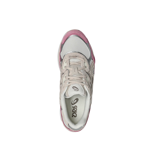 ASICS GEL NYC Cream Mineral Beige – vue du dessus avec lacets crème, tige structurée multicouche et finitions premium